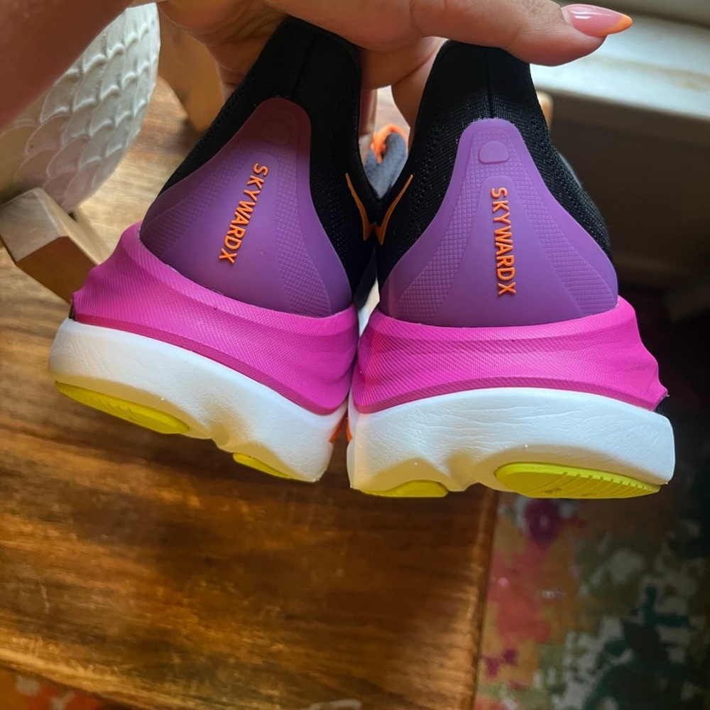 Hoka skyward x size 10D - Picture 4 of 7